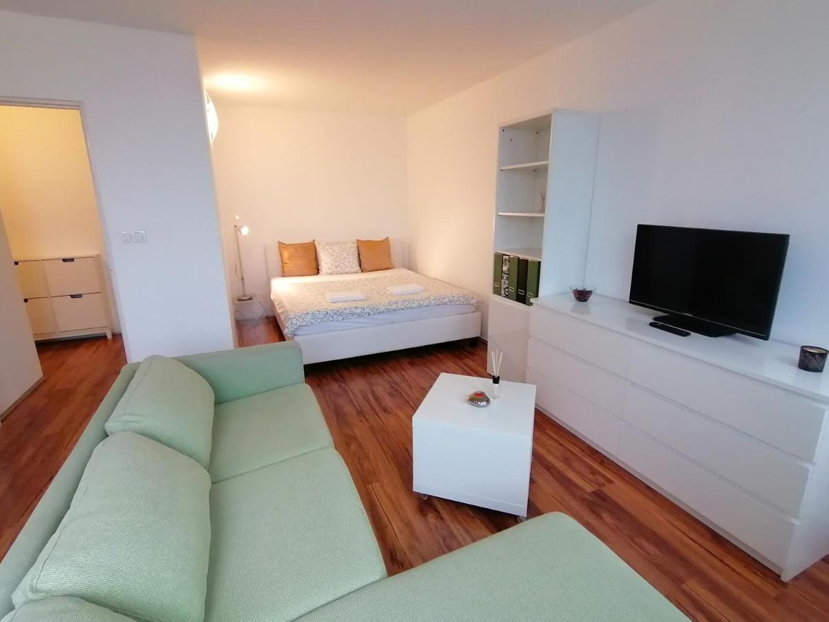 Golden Family Apartments Prague Ngoại thất bức ảnh